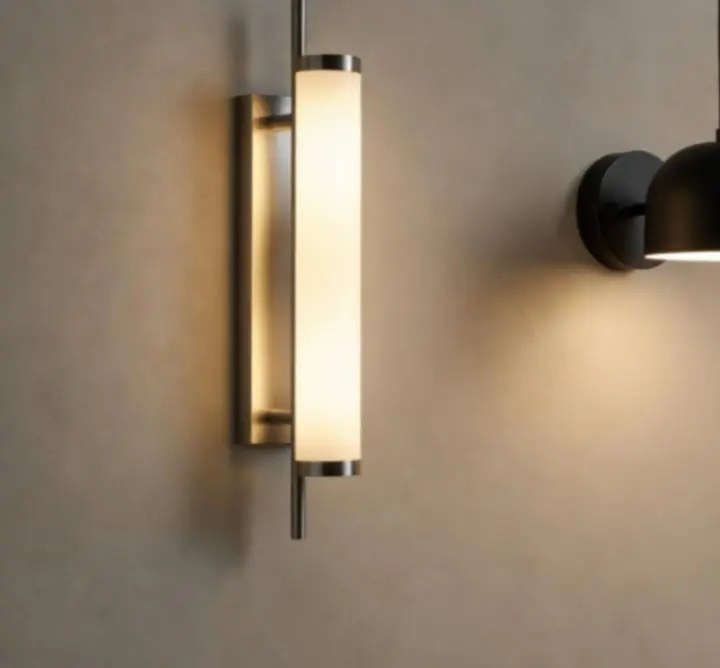 Bestsellerowe lampy ścienne zamontowane w nowoczesnym wnętrzu