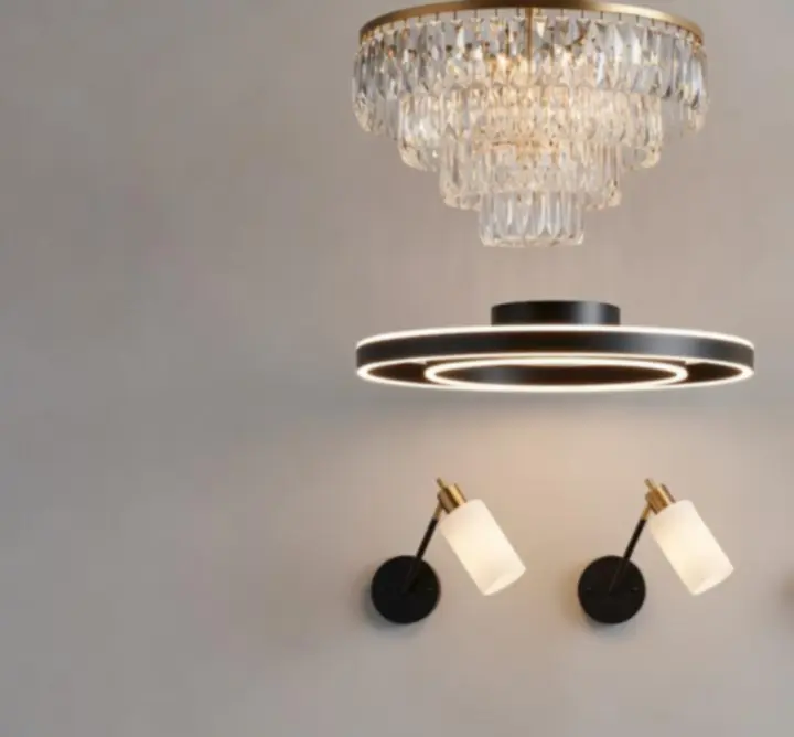 Zestaw nowoczesnych lamp dekoracyjnych w salonie